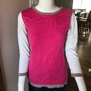 Sweater shirt with lace detail